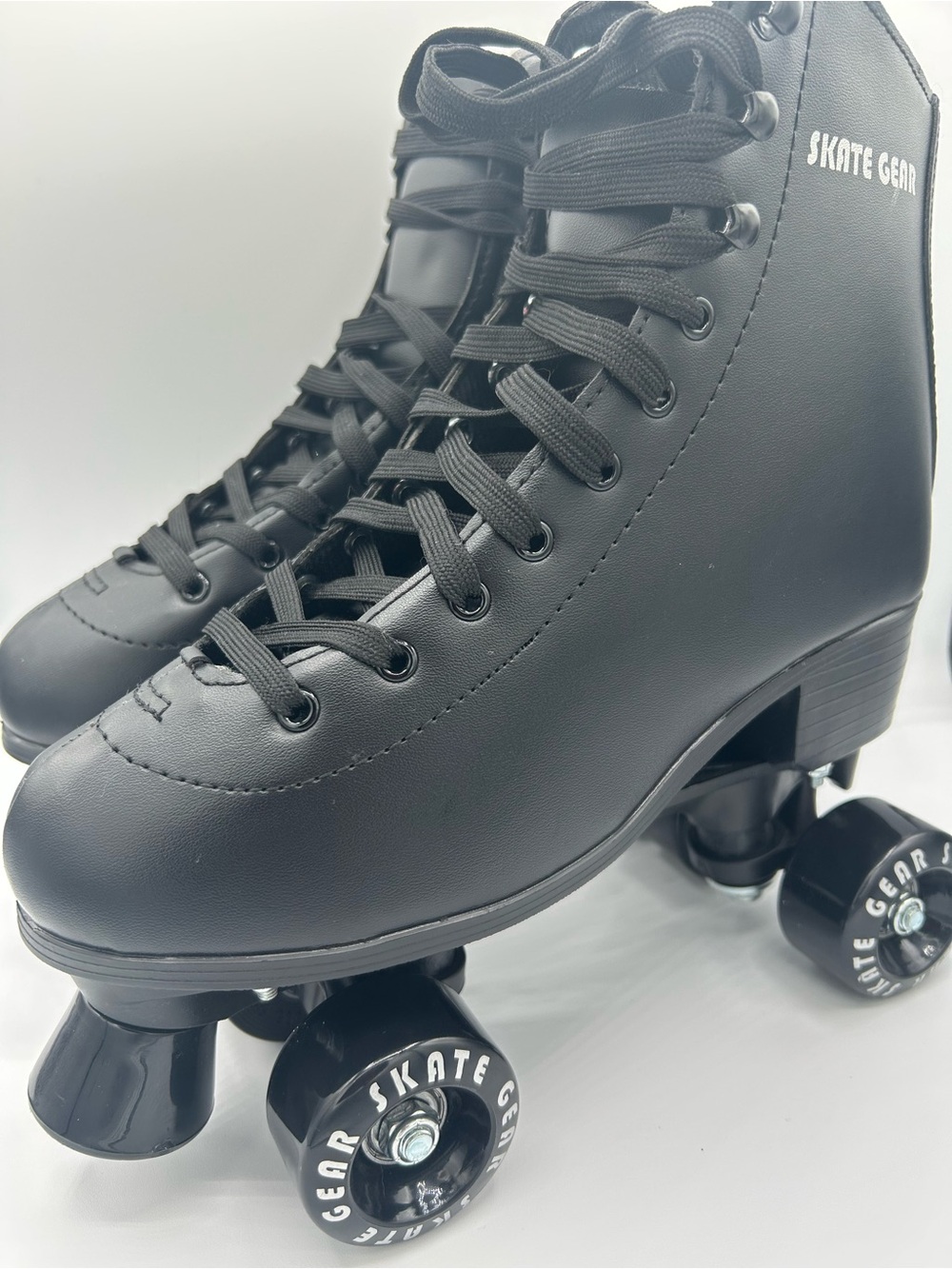 SKATE GEAR Black Classic Roller Skates unisex